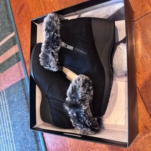 Black booties with fur - brand new